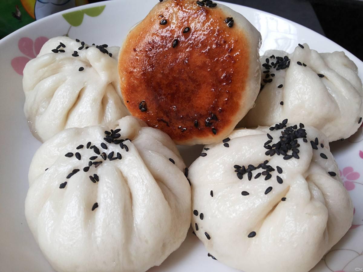 流传百年的沪上传统美味小吃生煎馒头