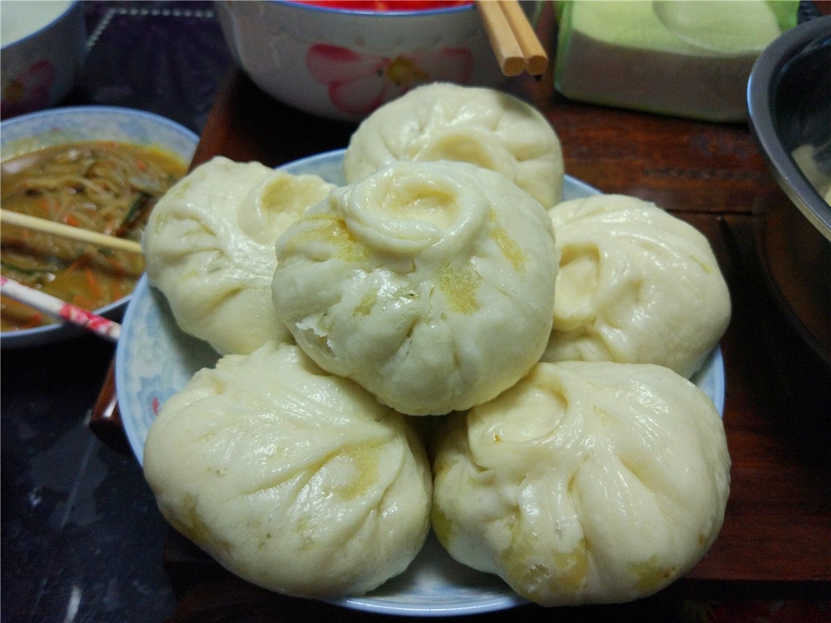 牛羊吃的野草,草原牧民也常吃,蒙古韭又叫沙葱做包子味道一绝