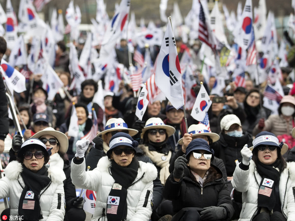 韩检方要求判处前总统30年刑期 支持者集会要求释放朴槿惠