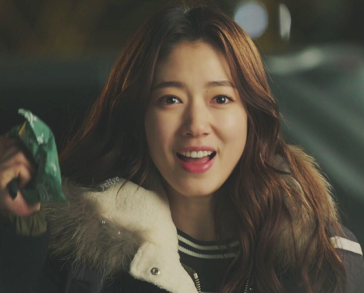 还有前段时间热播的【当你沉睡中】女主也是有做梦预见未来的功能.