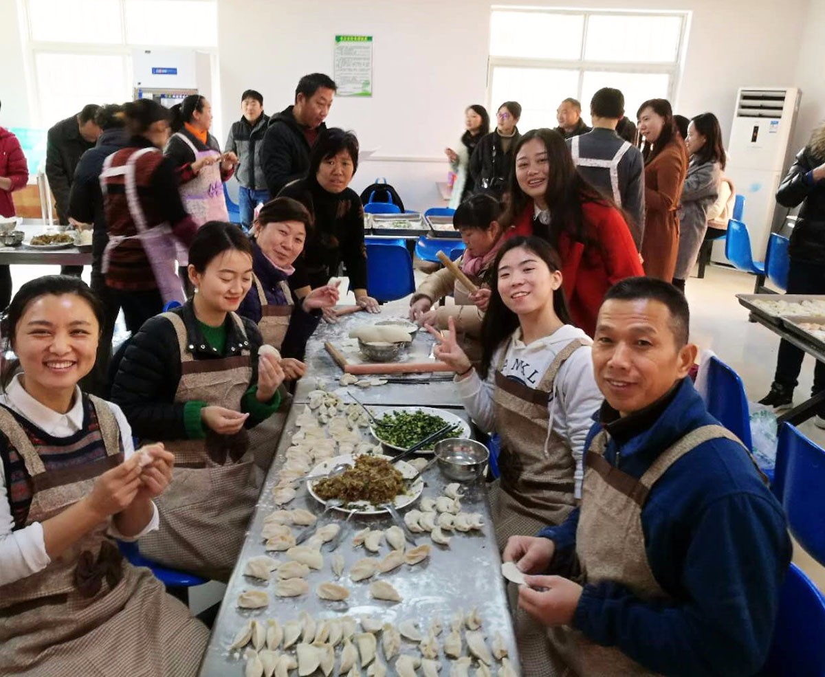 郑州市第八十五中学举行"弘扬传统 喜迎冬至"教职工包饺子比赛