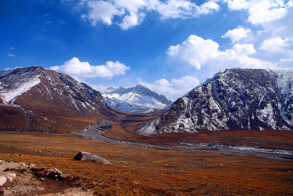 青海第二大地区,面积32万平方公里,是青甘新藏交往的中心地带