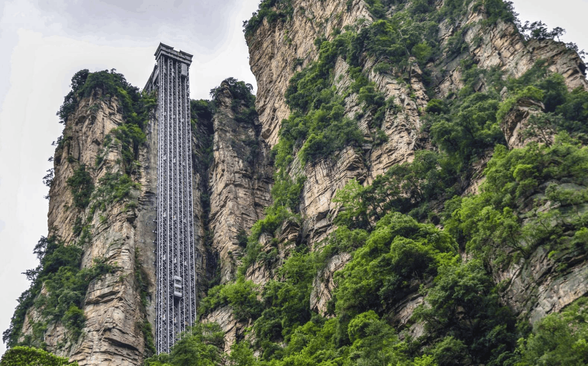 悬崖峭壁上的电梯高335米仅66秒垂直下落你怕吗