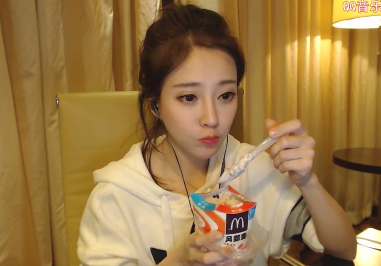 吃货冯提莫上线 看着都好饿