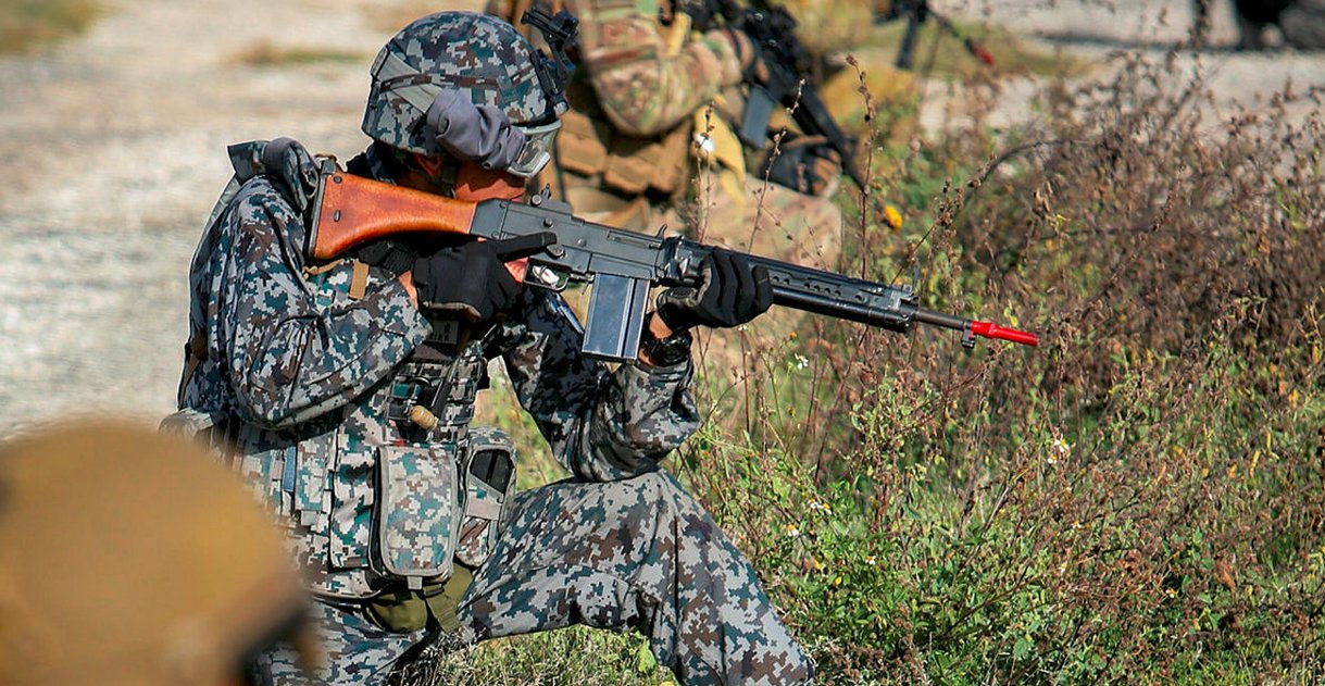 太平洋小岛多国演练《红海行动》 日本特种兵装备让人刮目相看