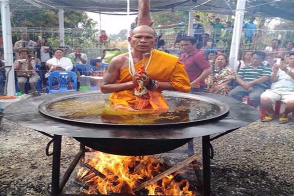 人体浸泡油锅的魔术揭秘, 骗过10亿人的眼睛, 多年终于解开