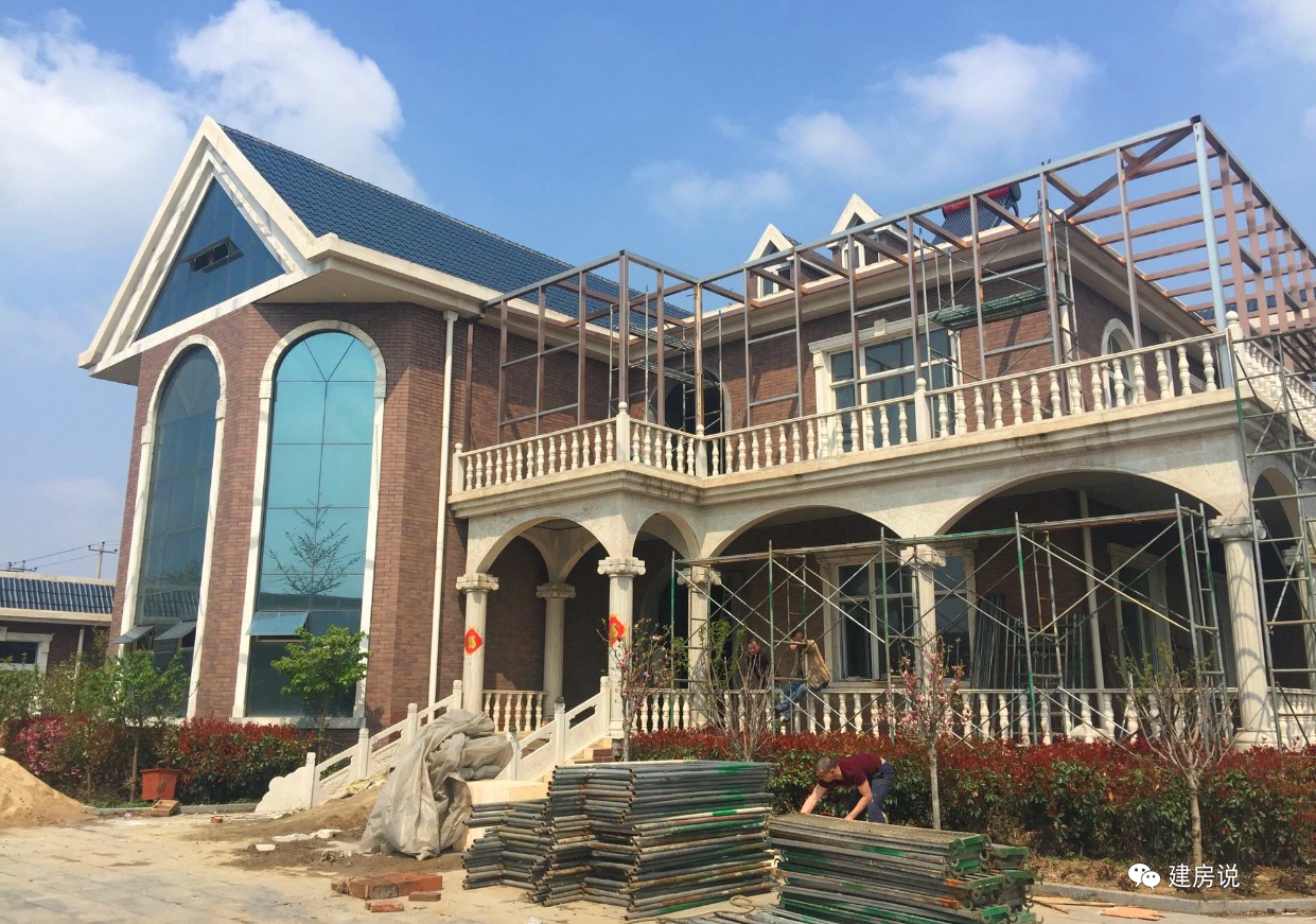 揭秘!南方农村建豪华别墅成灾,北方农村建什么别墅?