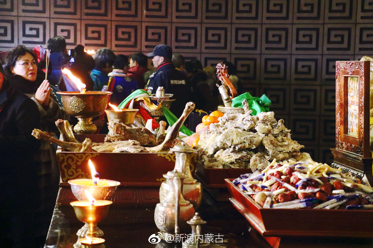 走近蒙古族传统祭火仪式