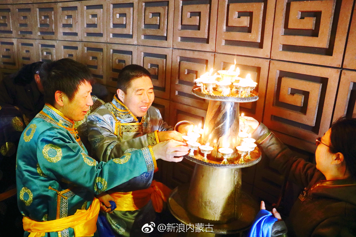 走近蒙古族传统祭火仪式