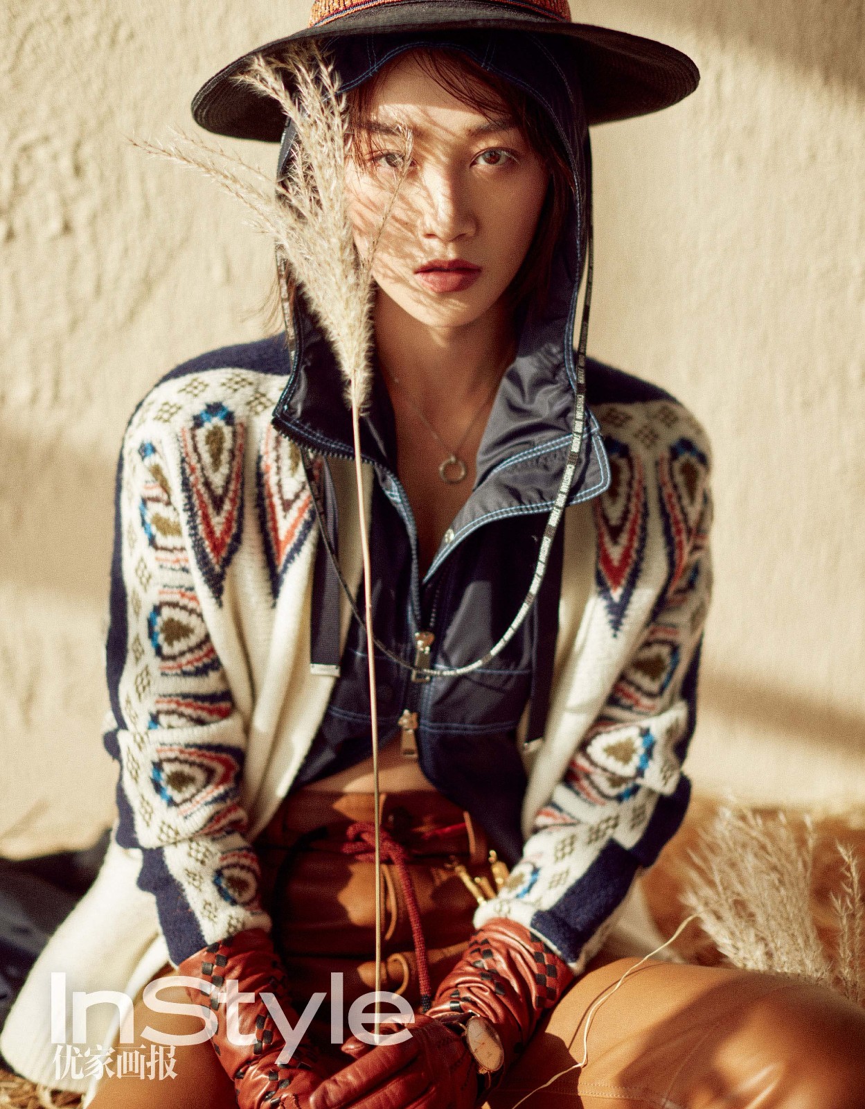 蓝盈莹西部牛仔杂志大片曝光 随性慵懒散发不羁魅力