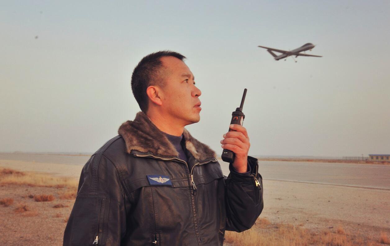 中国王牌飞行员告诉你操控无人机有多难!