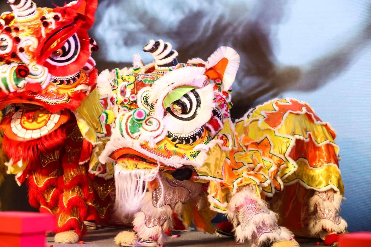 狗年却火了苏宁狮头标 徐克电影指定舞狮头现身南京