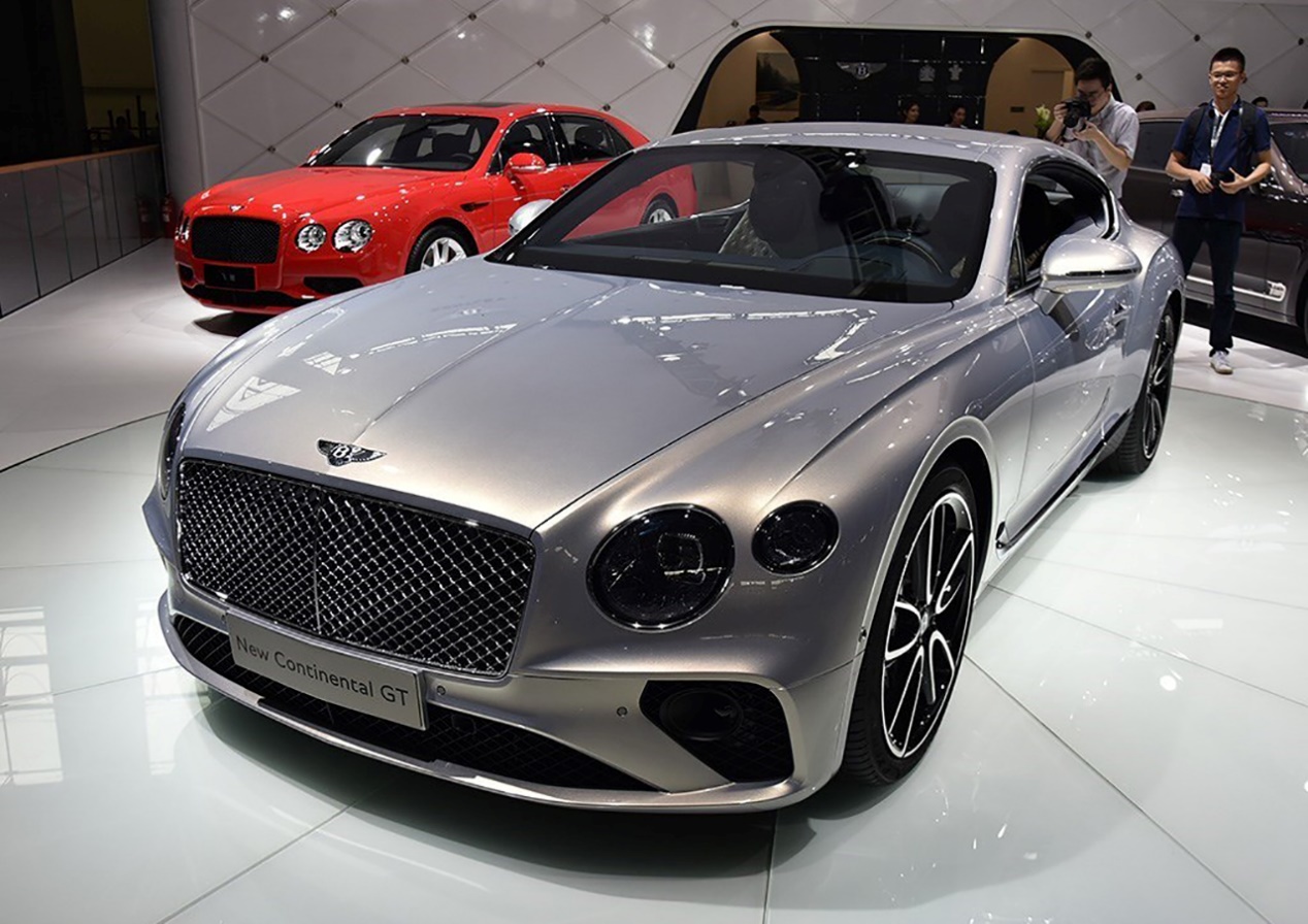 3吨,12缸强行推动3.7秒破百,要买它还是可买套二手房?