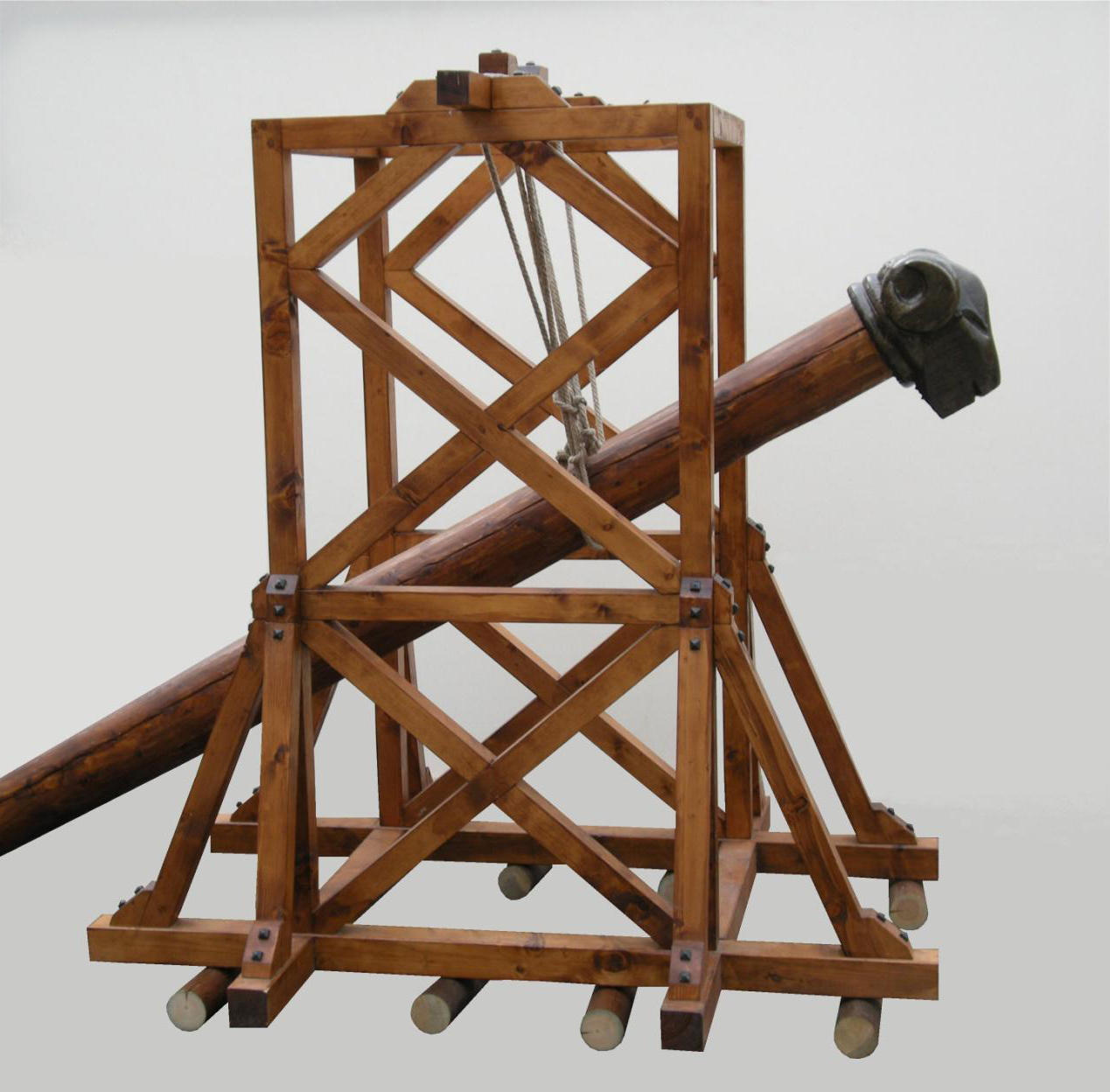 伟大的发明,看看古代攻城的黑科技,尸体狗血女人齐上阵!