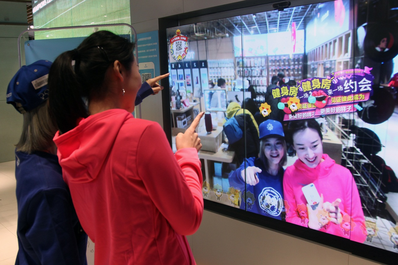 互动橱窗,ar合影,智能试衣…苏宁2.0版无人店玩法太多停不下来