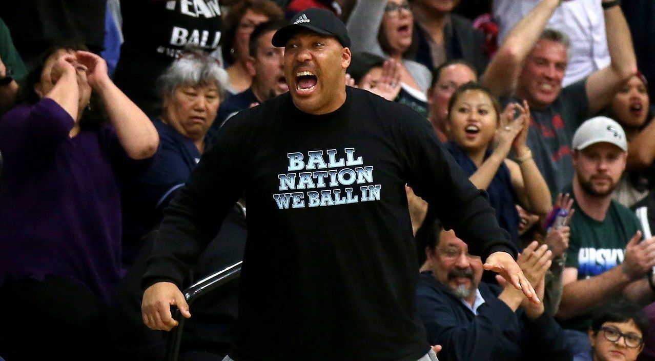 湖人13战12败球爹狂喷小沃顿 这次球迷竟集体为他叫好?