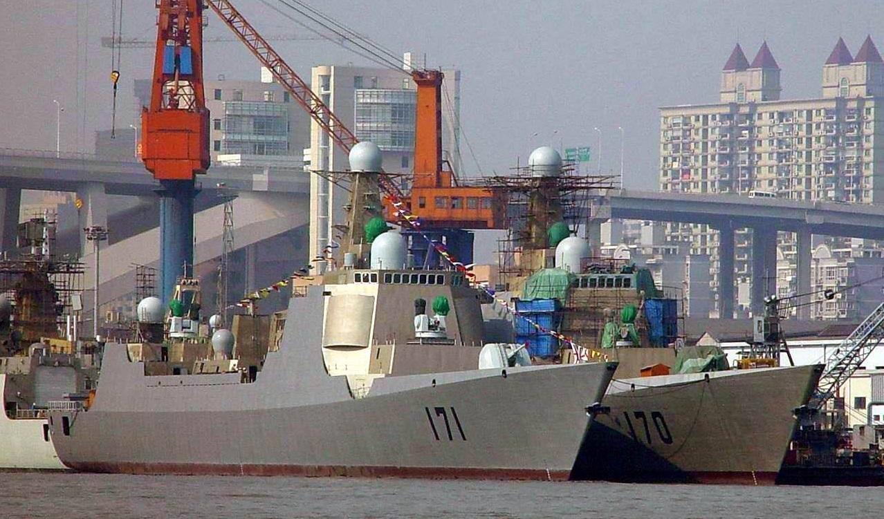 中国最高颜值战舰入列满10年,一历史性武器曾让军迷泪奔