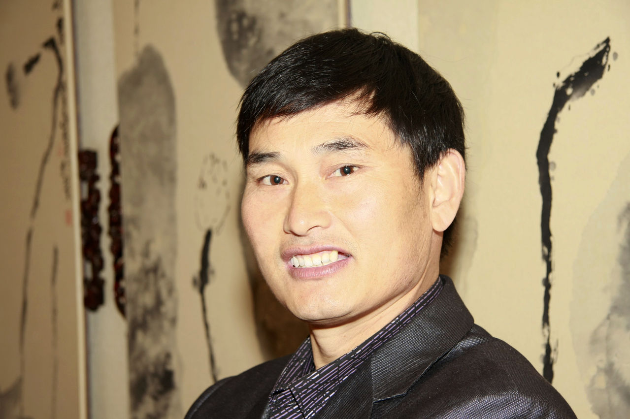 农民歌手朱之文成名不弃原配,是谁让忠厚的大衣哥如此不堪!