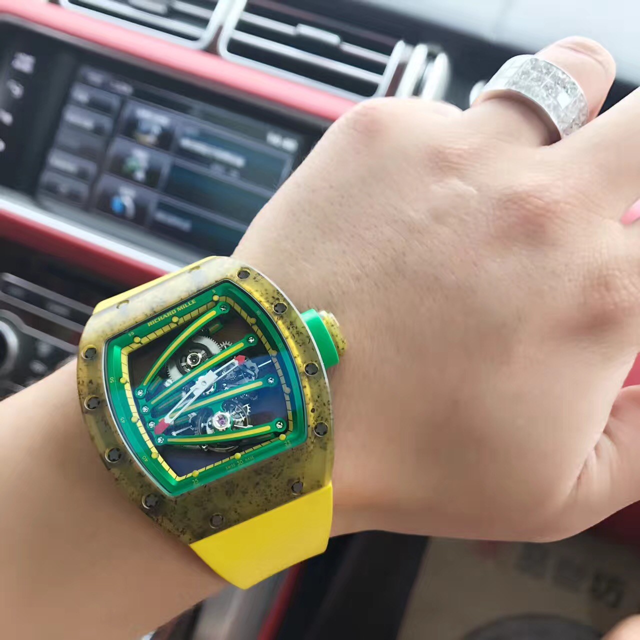 理查德米勒最贵表款之--RM059绿色陀飞轮