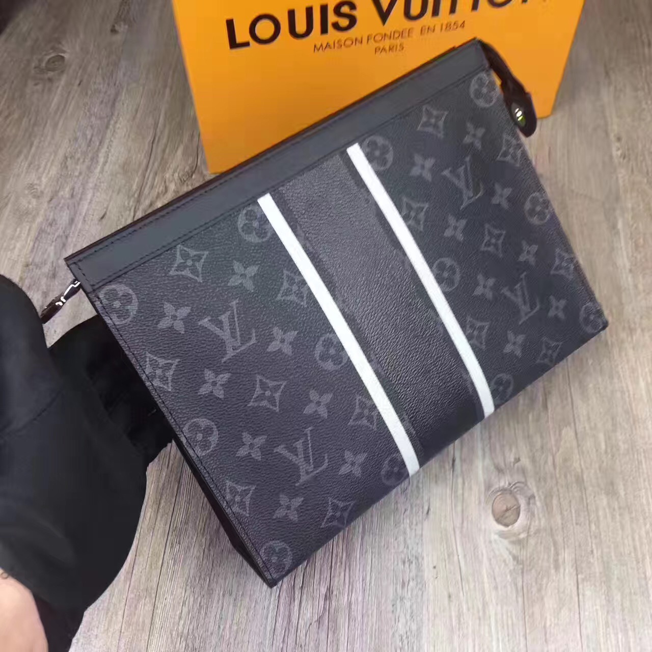 博览:精仿a货lv男士钱包,奢侈品牌知识大全-第2张图片-潮百科