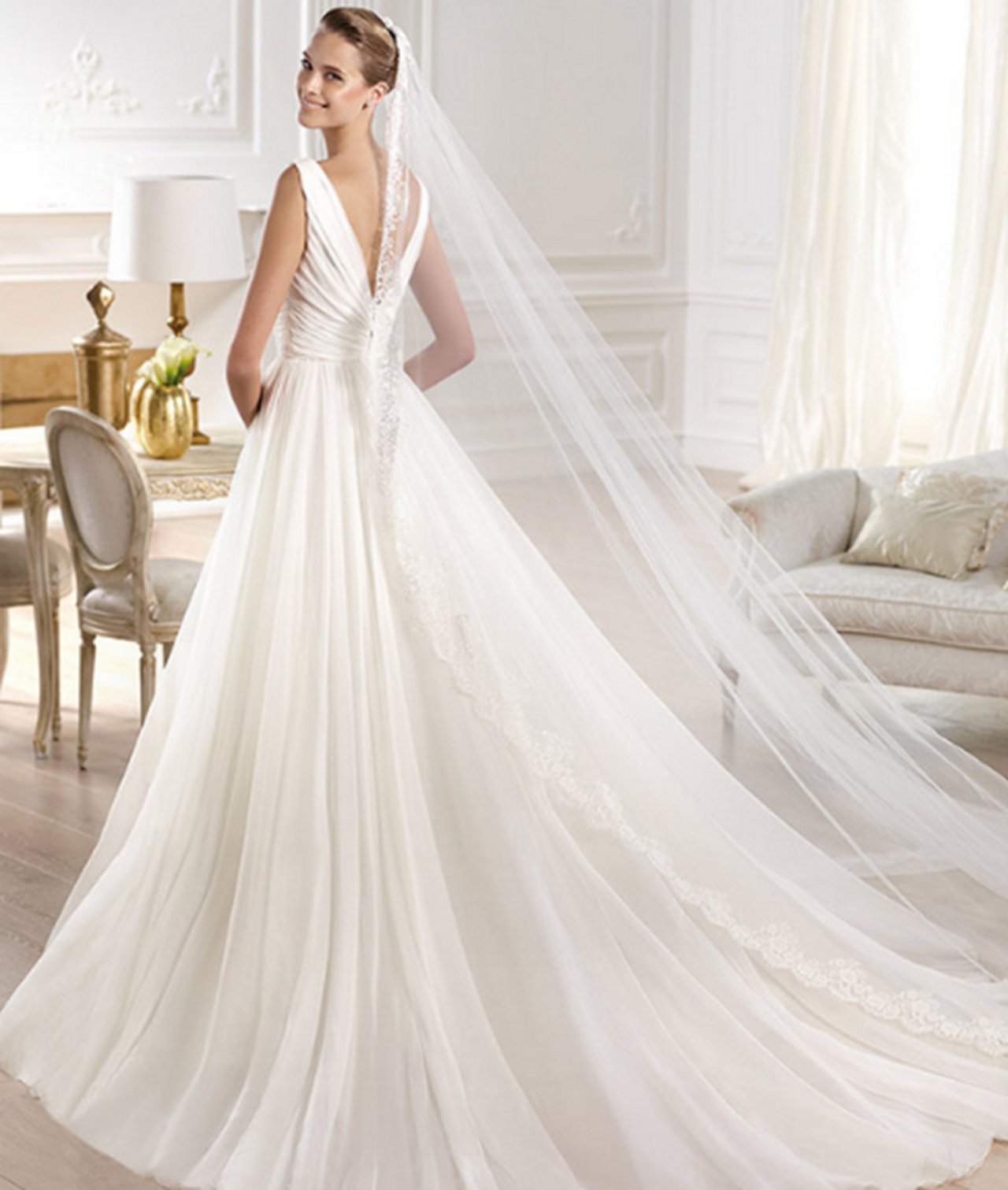 心理测试:3款拖尾长裙,喜欢哪一款?测你后半生会富贵终老吗?