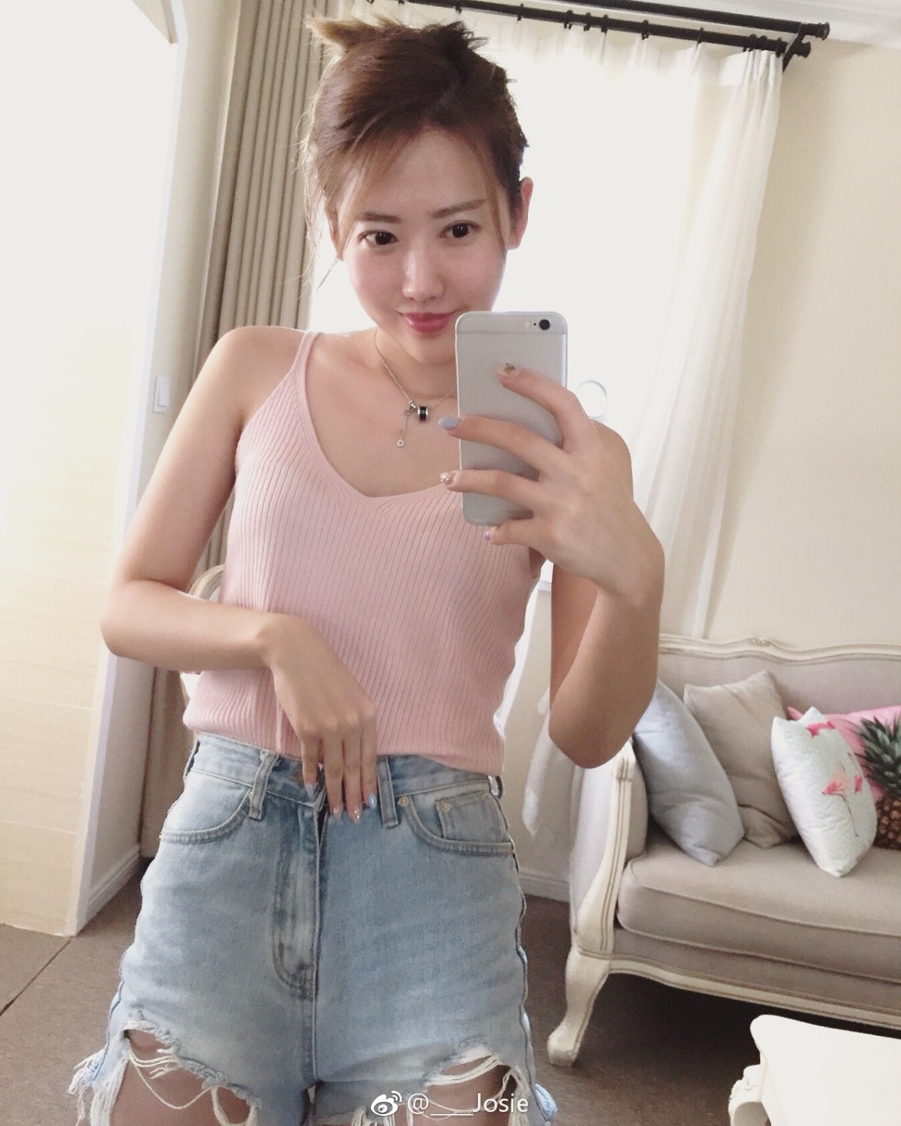 校花日记王梓桐24岁来自esmodparis毕业特长法语