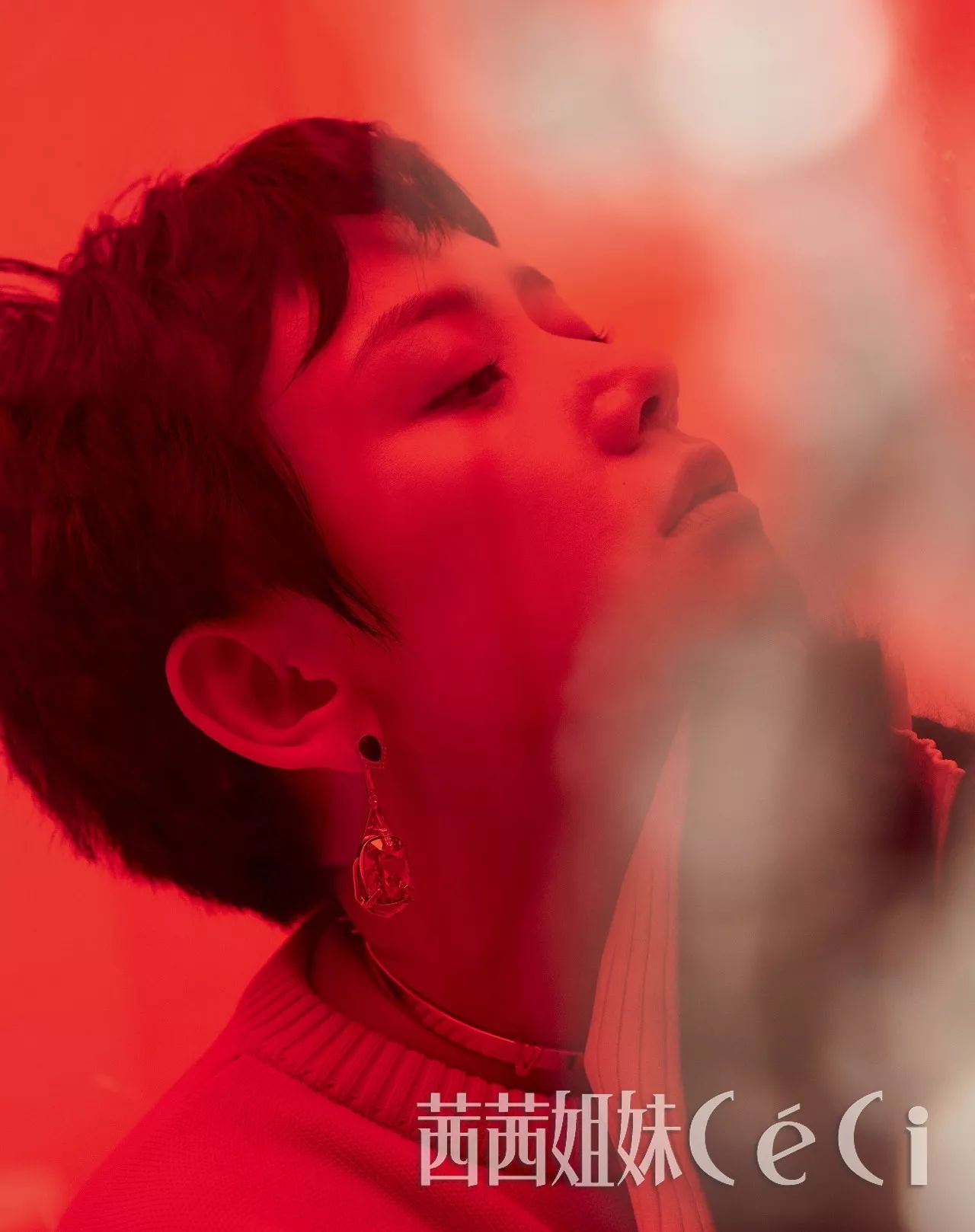 同何炅搭档,和黄轩飚戏,《芳华》里能文能武的郝淑雯有点酷!