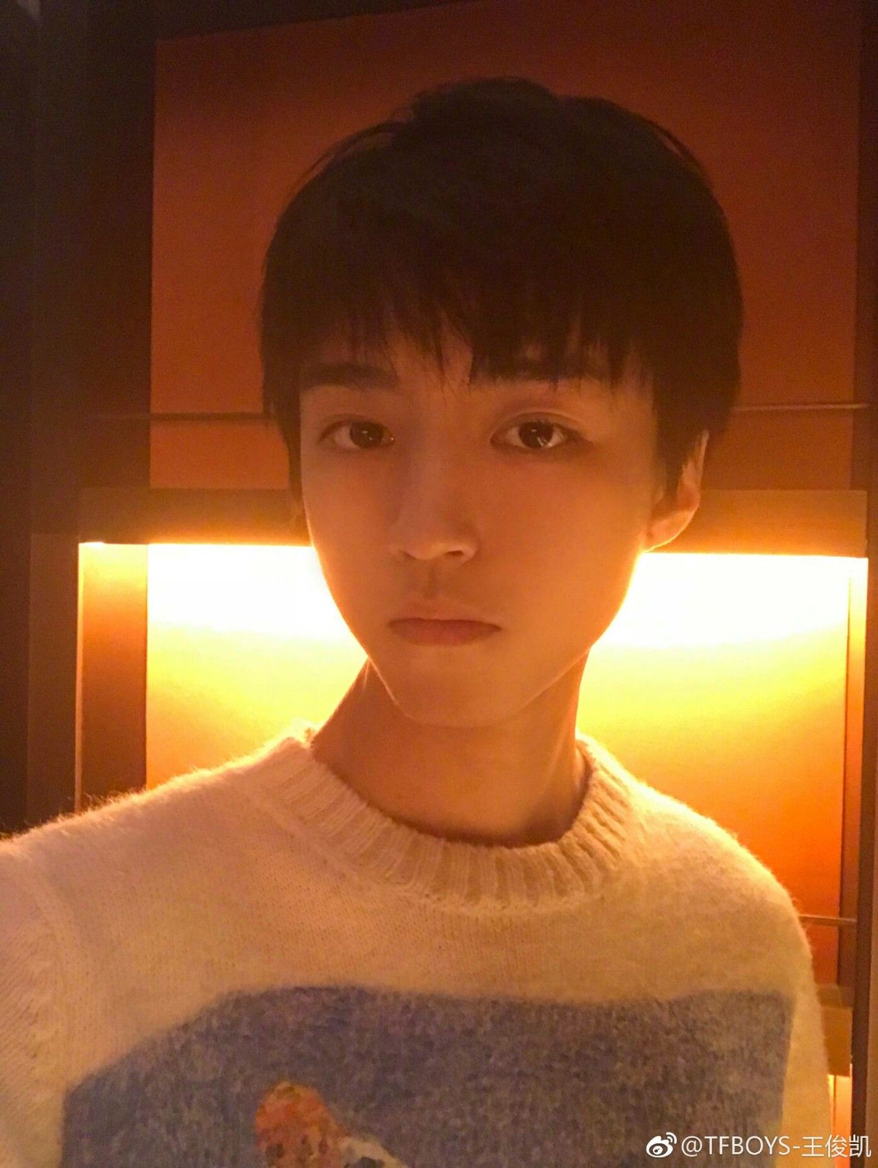 tfboys的自拍,王源可爱王俊凯随意,易烊千玺表情严肃