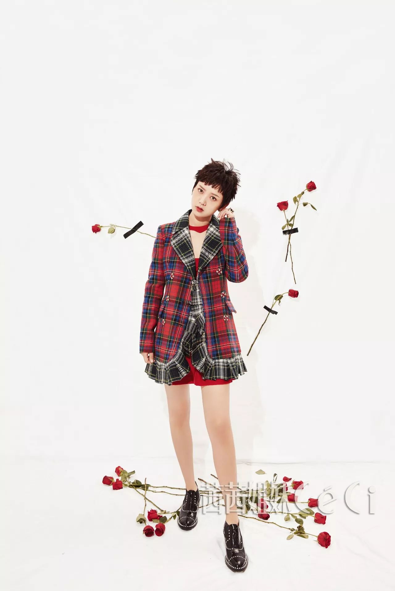 同何炅搭档,和黄轩飚戏,《芳华》里能文能武的郝淑雯有点酷!