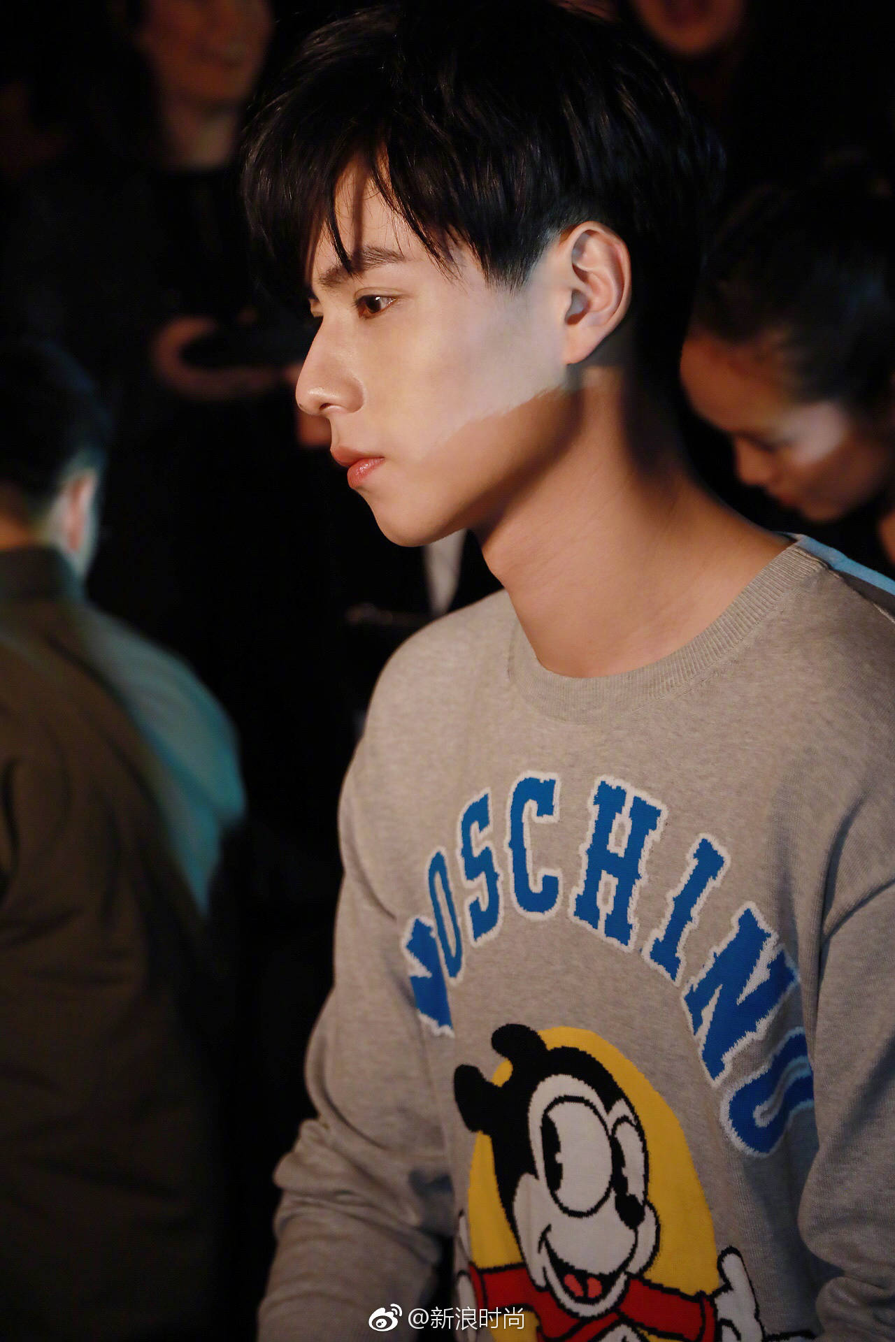 胡一天 完美侧颜