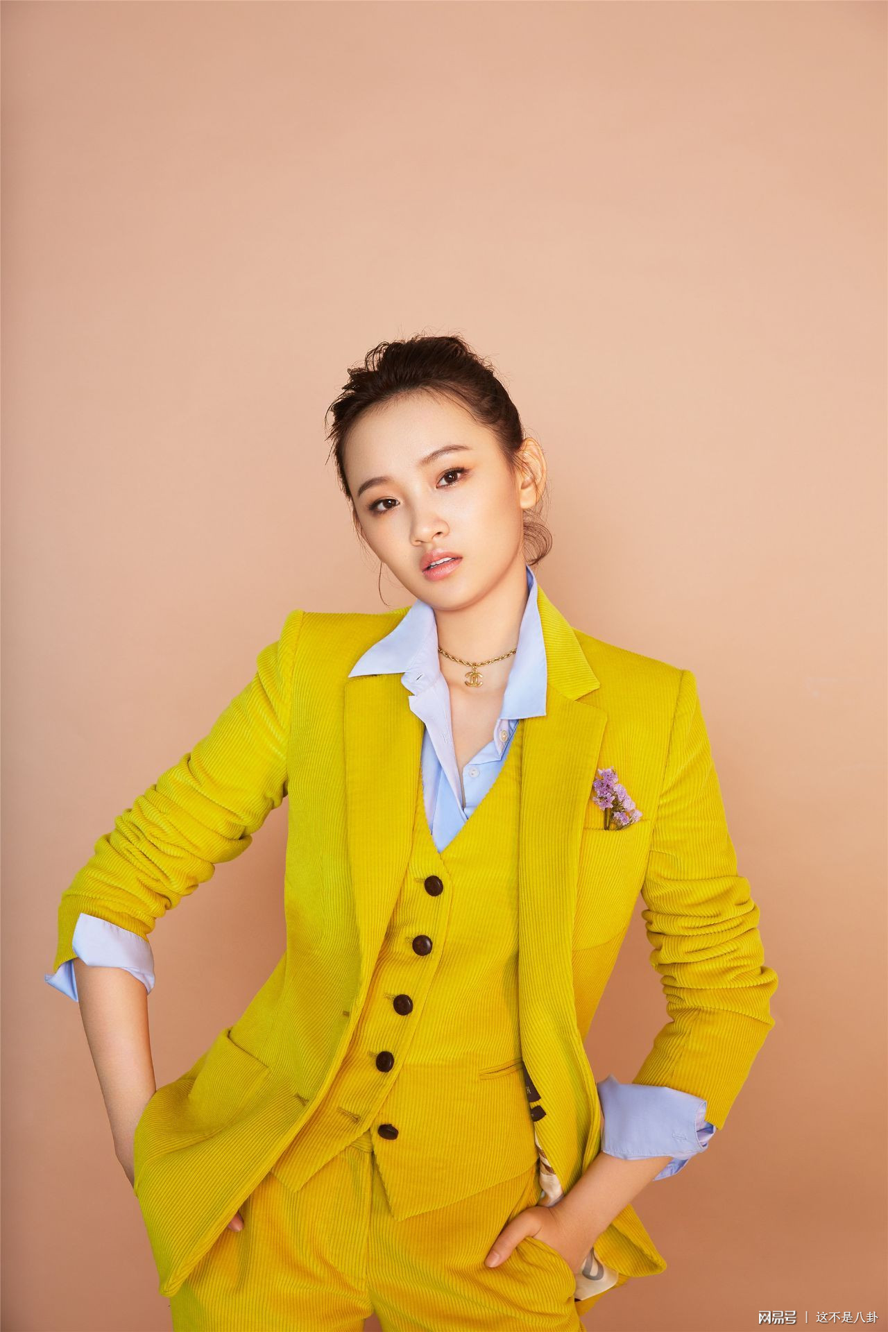 梁宝羚新戏《蜀山战纪2》开播 曝"男人味"西装写真