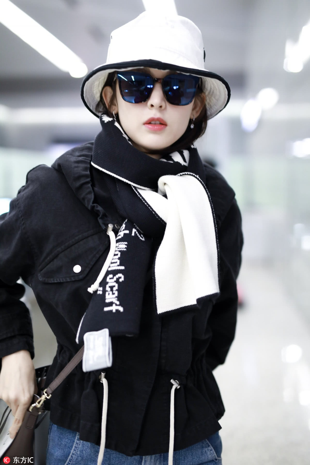 古力娜扎嘟嘴卖萌脸上肉乎乎 大美人化身小可爱分外迷人