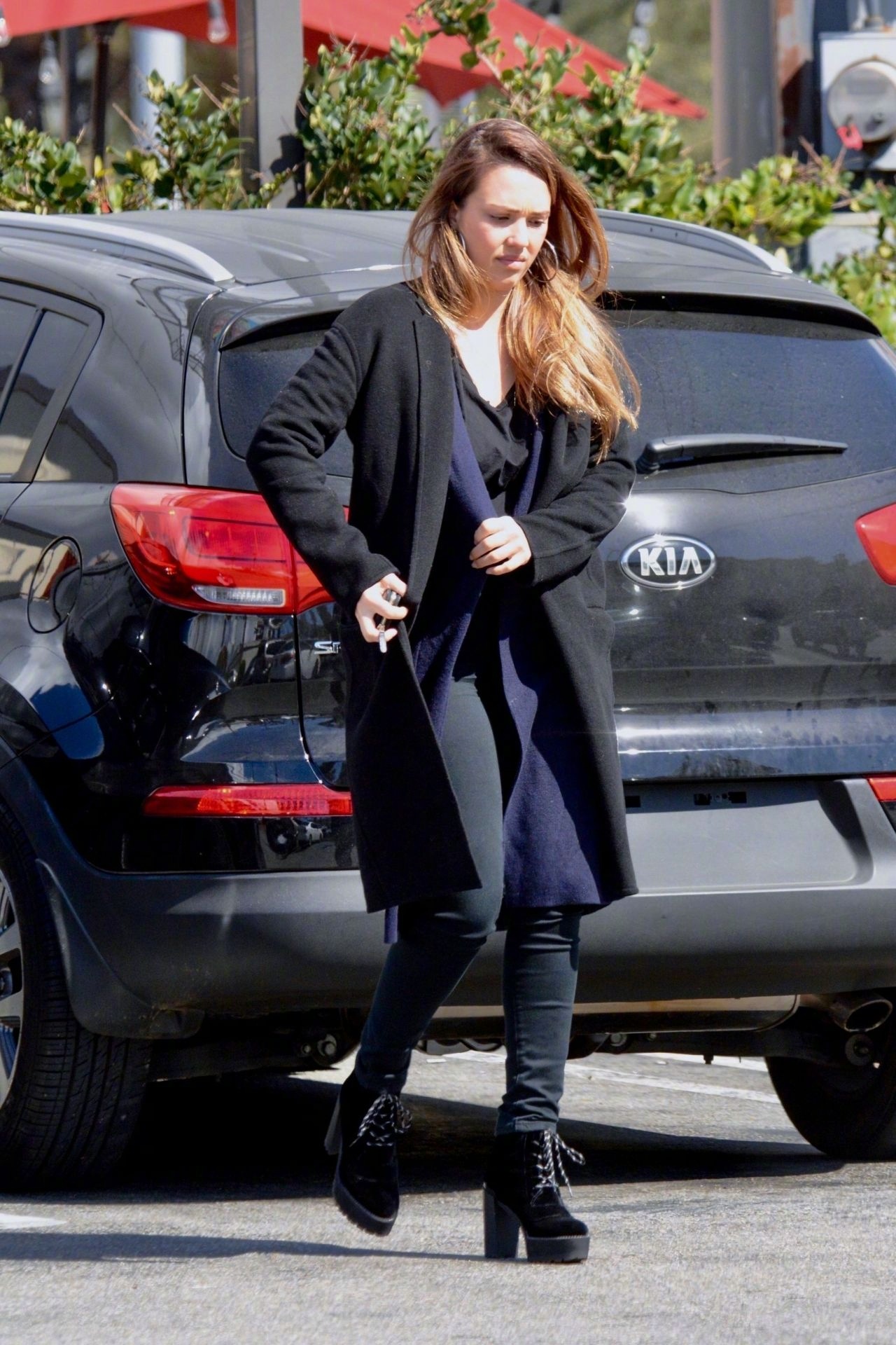 city购买星巴克|杰西卡·阿尔芭|星巴克|街拍_新浪新闻