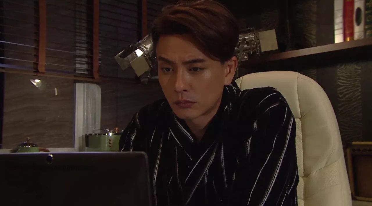 但可能他也只是明面上的而已,幕后玩家会不会是黄宗泽饰演的凌凌九呢