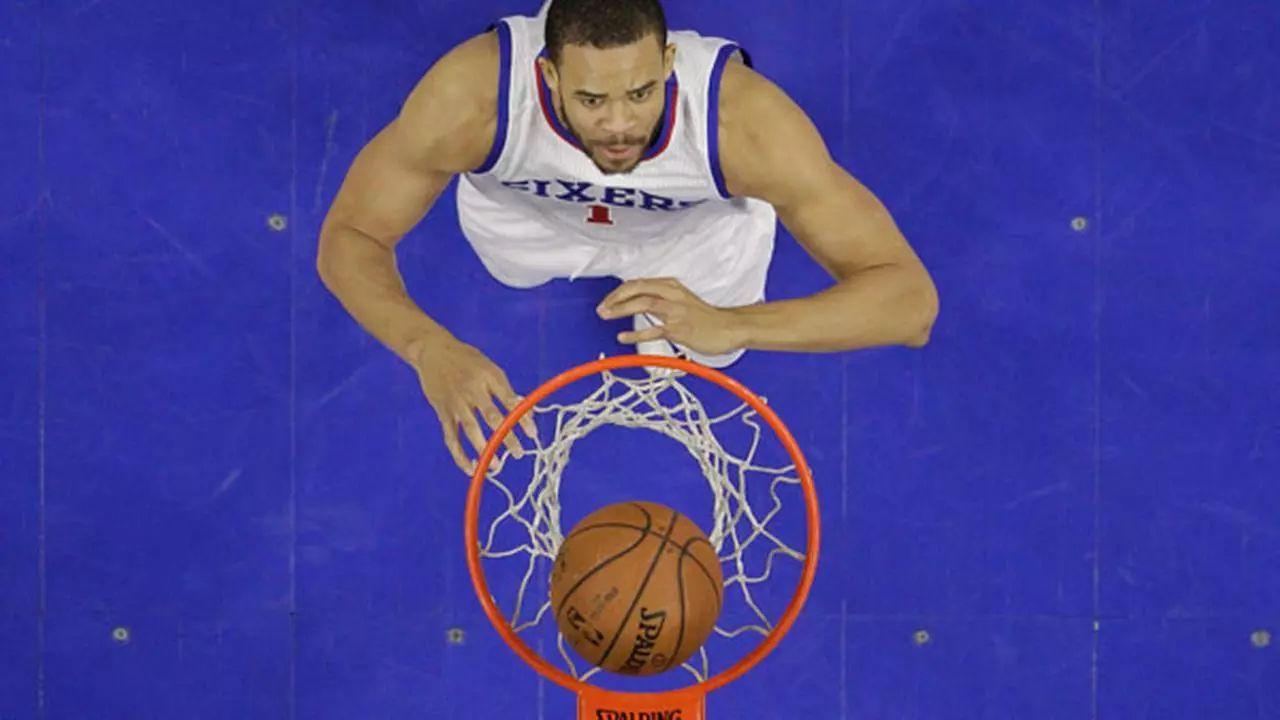 篮球世家的麦基在身体天赋上绝对惊人,2米13的身高拥有2米30的臂展,在