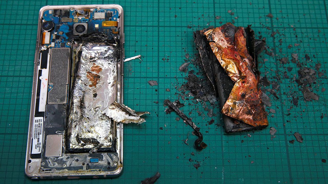 男子牙咬iphone电池爆炸事件,印证电池千万不可以咬!