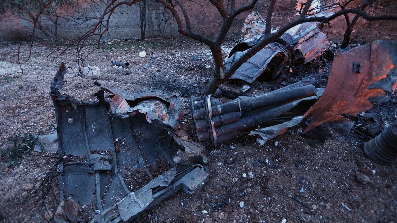 俄苏25战机被极端分子导弹击落现场惨烈碎片满地