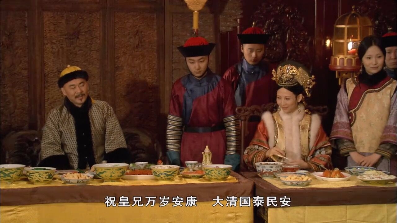 甄嬛传:除夕夜那晚焦点是余答应,那谁注意宴会时桌子上的花了?