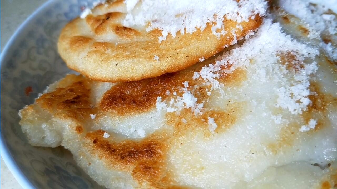 儿媳最爱吃的早餐饼,婆婆1碗糯米粉2勺白糖,出锅就抢着吃