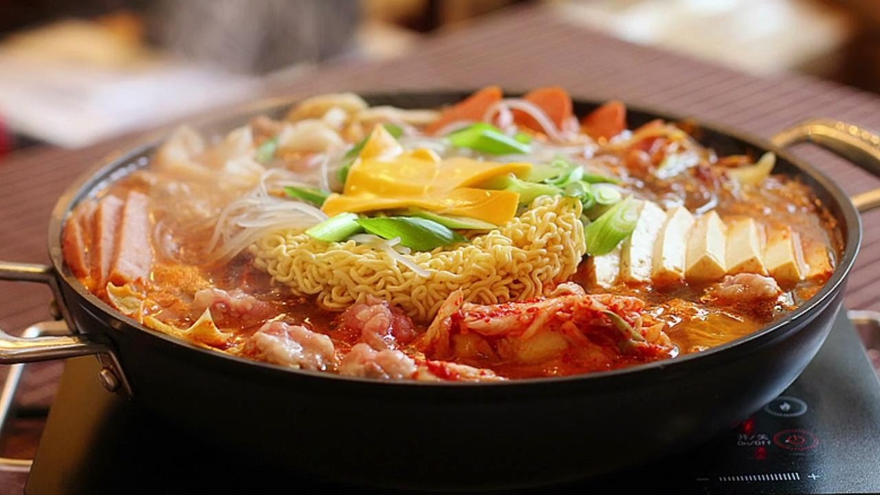 冬日来一份热腾腾的韩式火锅,绝对是一种既温暖又美味的享受!