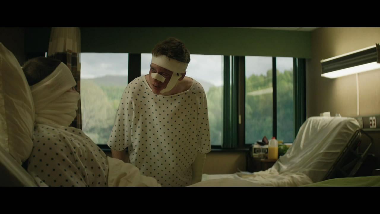 《三块广告牌》母爱让米尔徳里徳怼天怼地, 父爱让迪克森回头