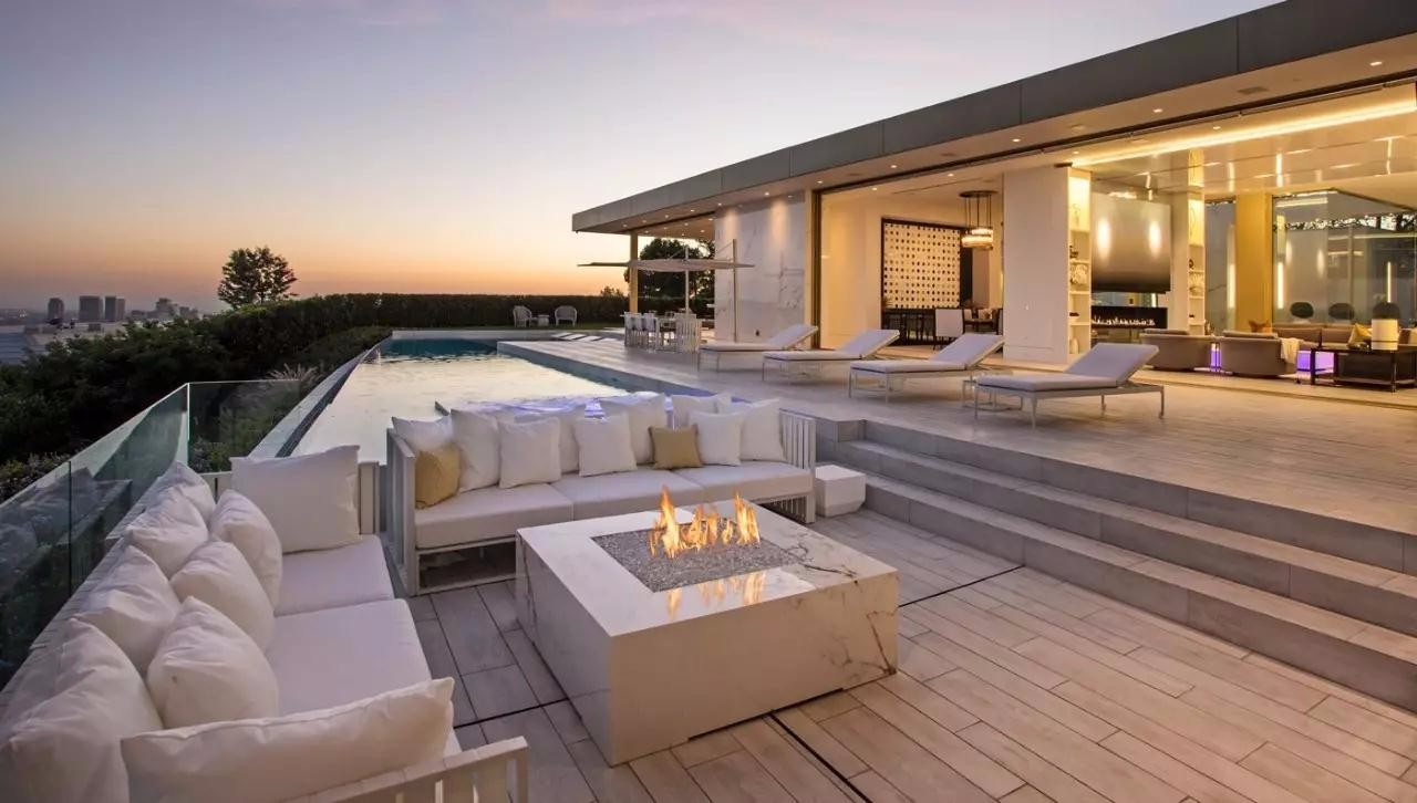 美国洛杉矶1905㎡豪宅,售价1.15亿刀,含劳斯莱斯和兰博基尼跑车