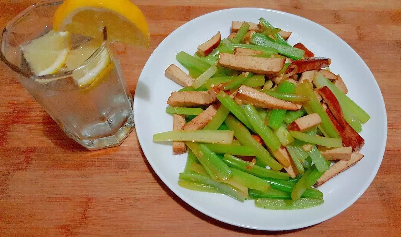 清爽小炒菜之芹菜炒熏干