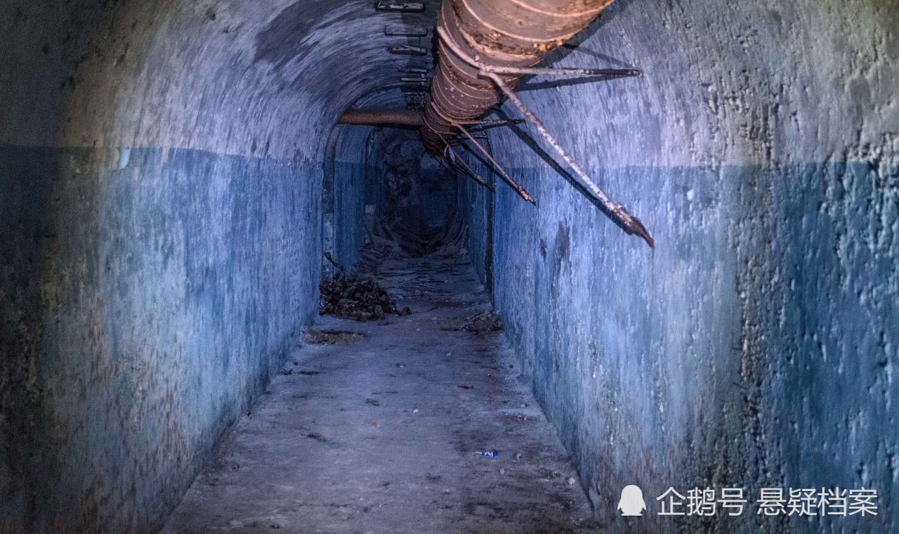 男子发现一条废弃的地下隧道,长达数百米,幽深昏暗看不到头
