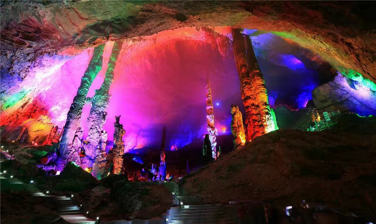 贵州铜仁九龙洞风光