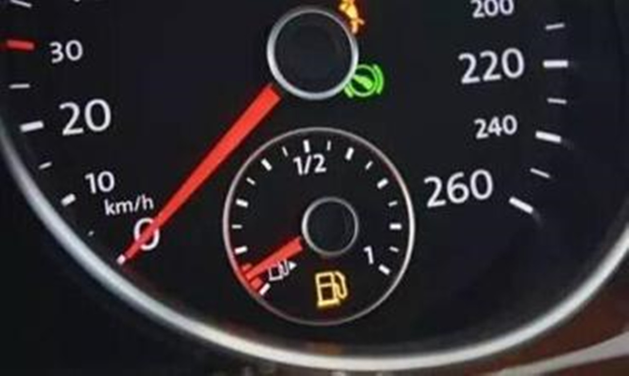 为什么油表显示为"0"时,汽车还能再跑50公里?今天可算知道了