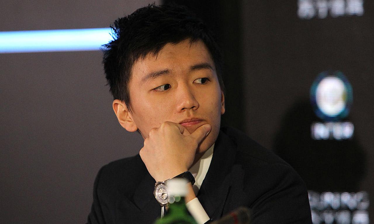 他是苏宁董事长儿子有过两辆豪华座驾曾推拒与奶茶妹妹的相亲