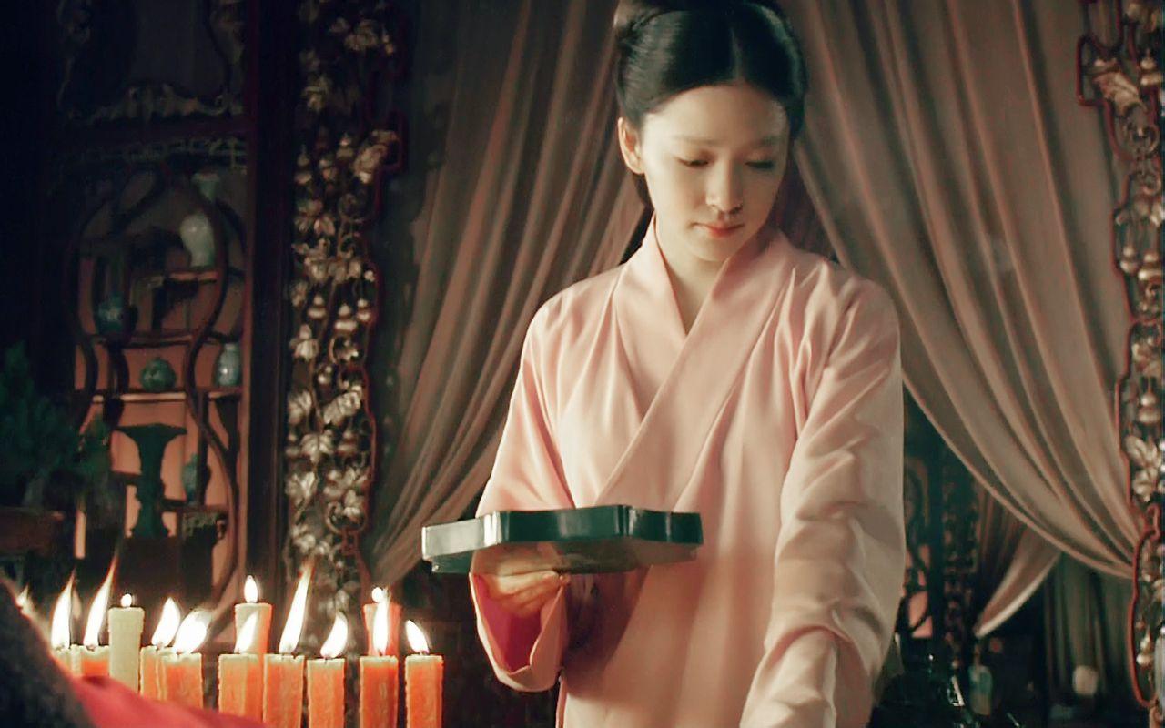 风水大师喜欢太守的婢女,告诉太守卖了此女便能消灾