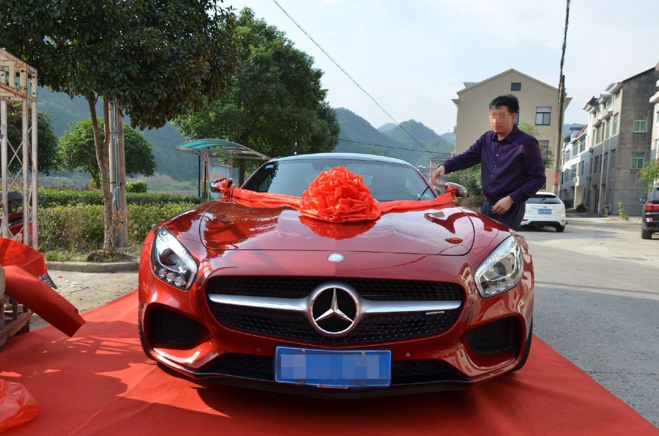 结婚老婆没要彩礼还陪嫁一辆车回婆家睡一晚后我妈要我马上离婚