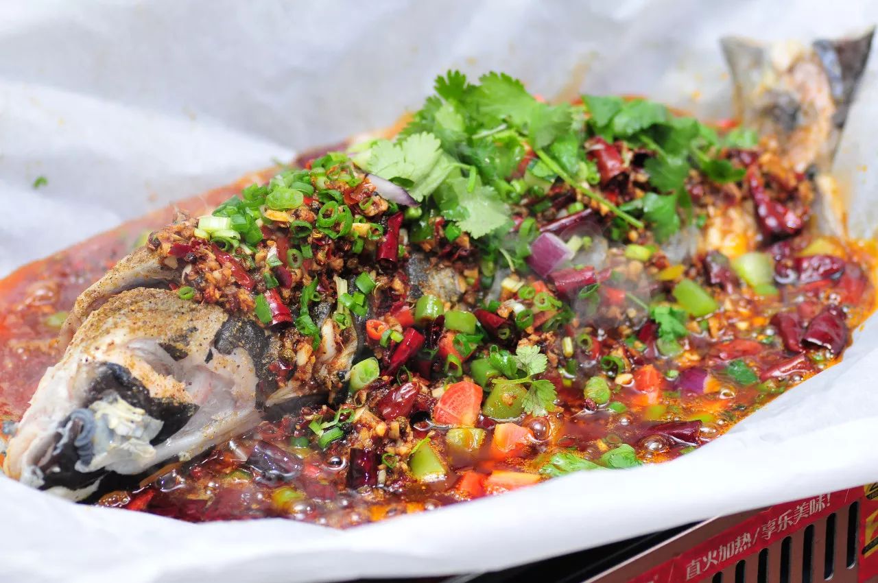 10秒抢光香辣蒜香酸萝卜五味川式纸上烤鱼烤制揭秘